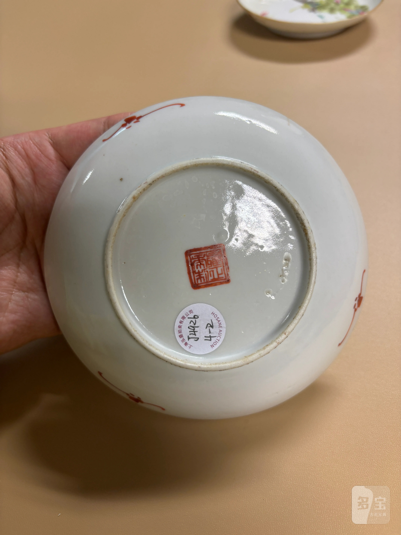 清晚期 粉彩蝶恋花纹盘一组三件 - 图5